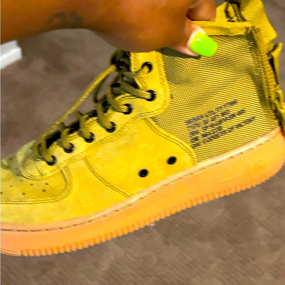 Nike tennis shoe unisex